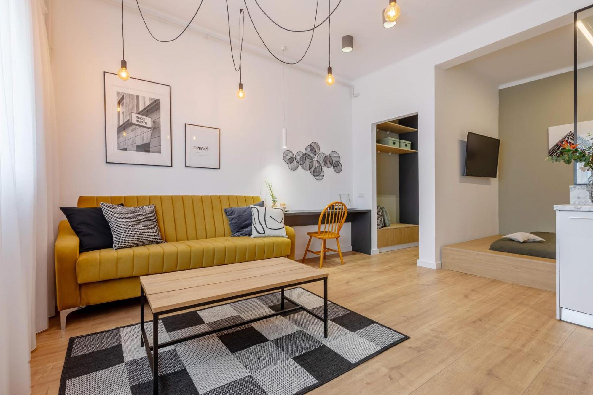 Modern On Historic Calea Victoriei *