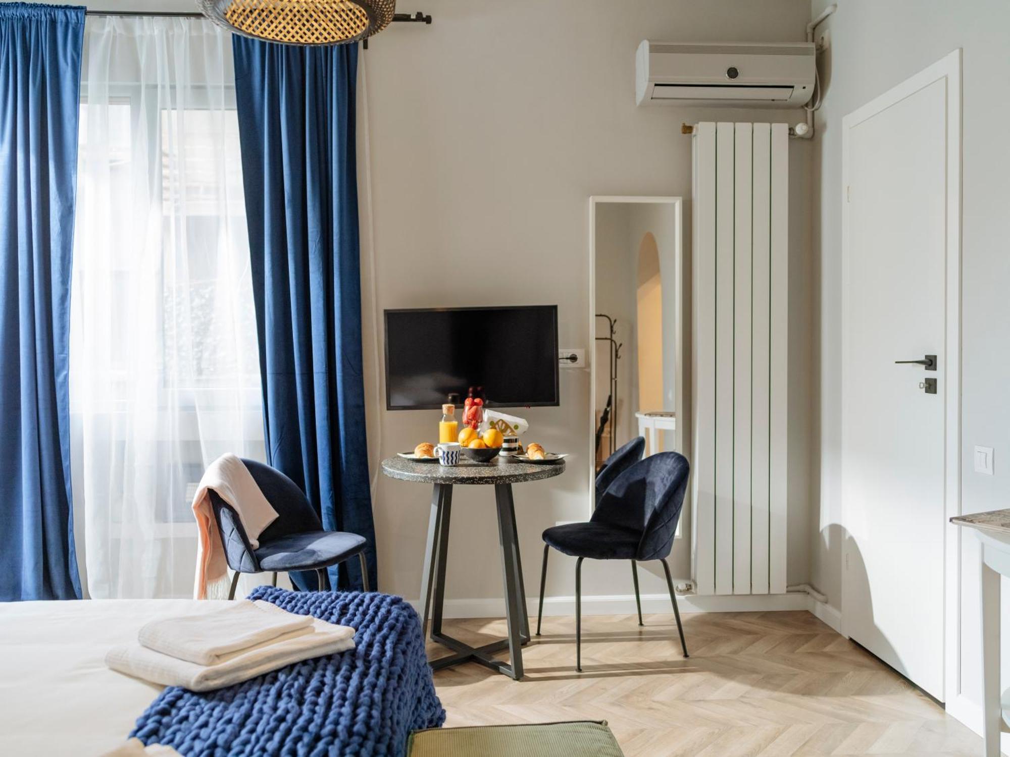 Petite Maison Sur Le Boulevard