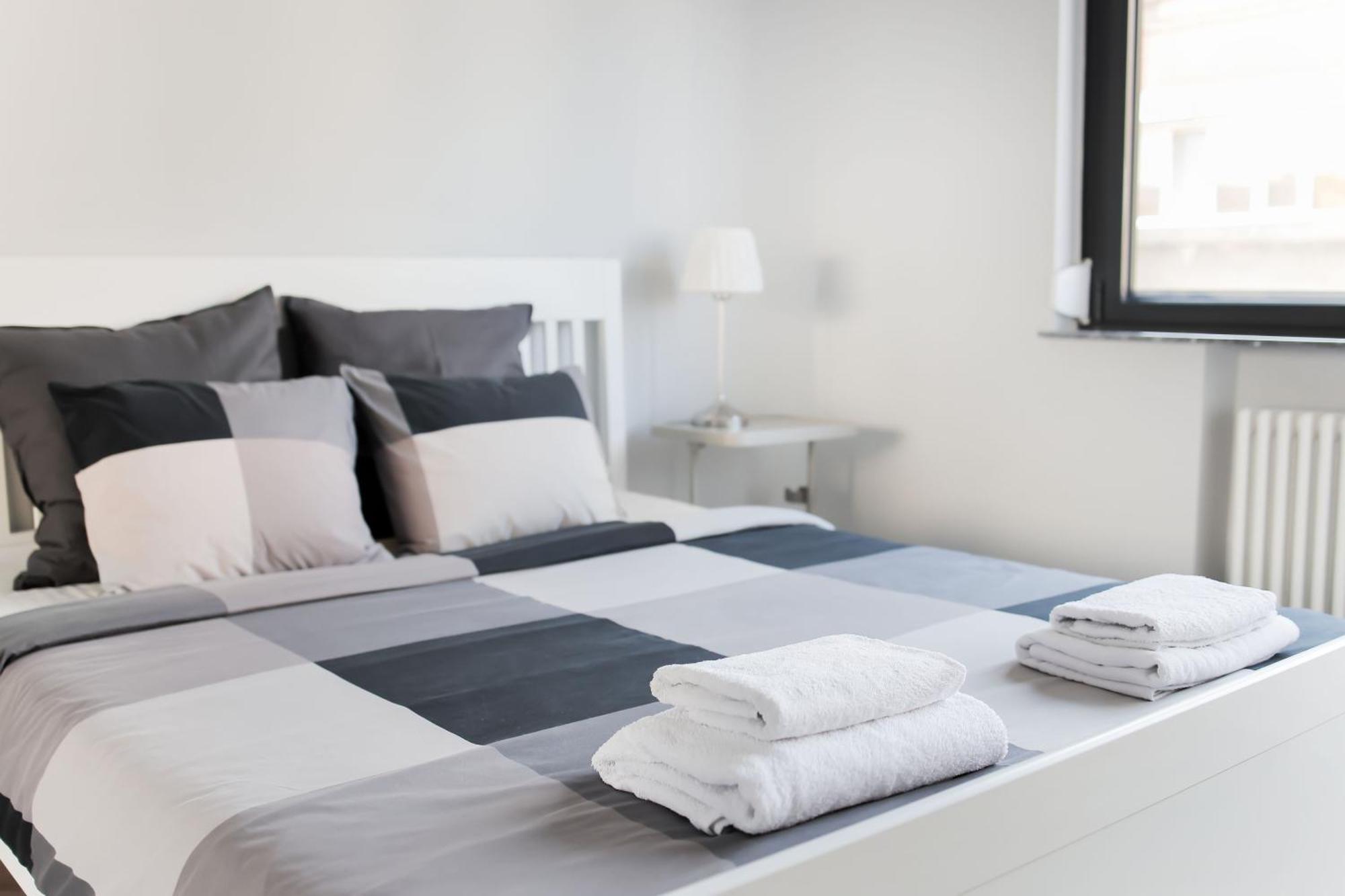 Your Big In Center Apartment *