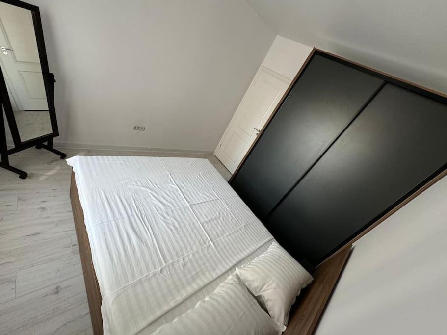 709 Apartment *