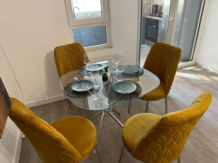 709 Apartment *