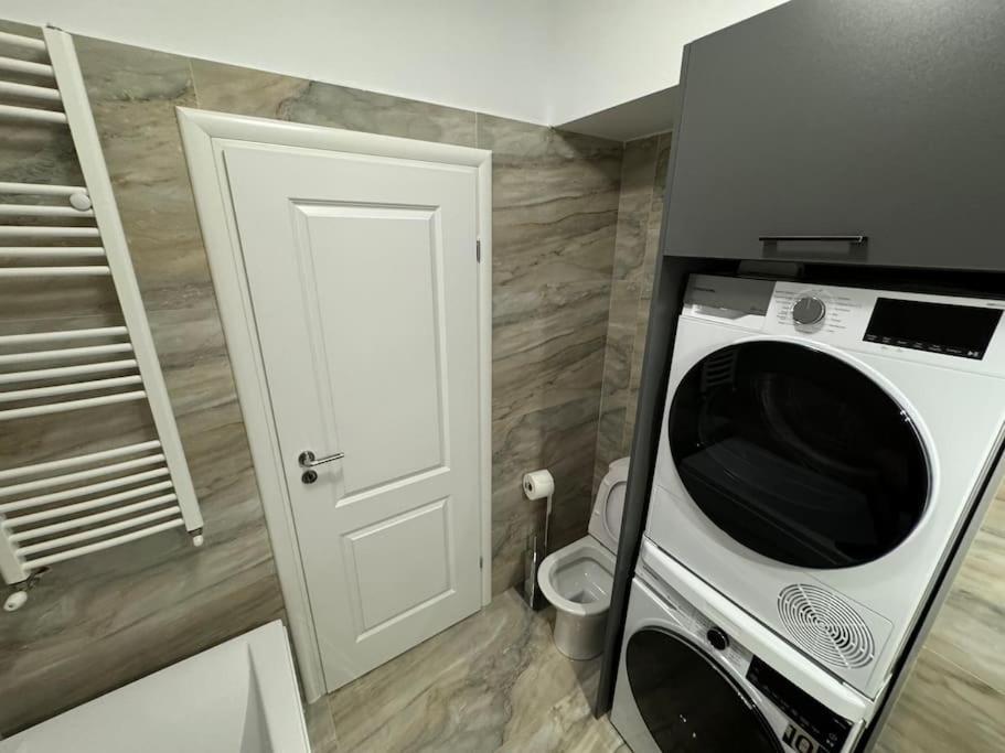 709 Apartment *