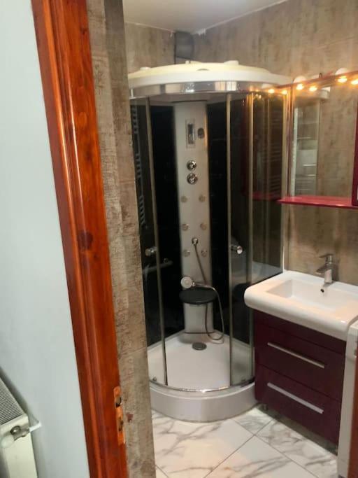 1 Bdrm In Center Apartamento