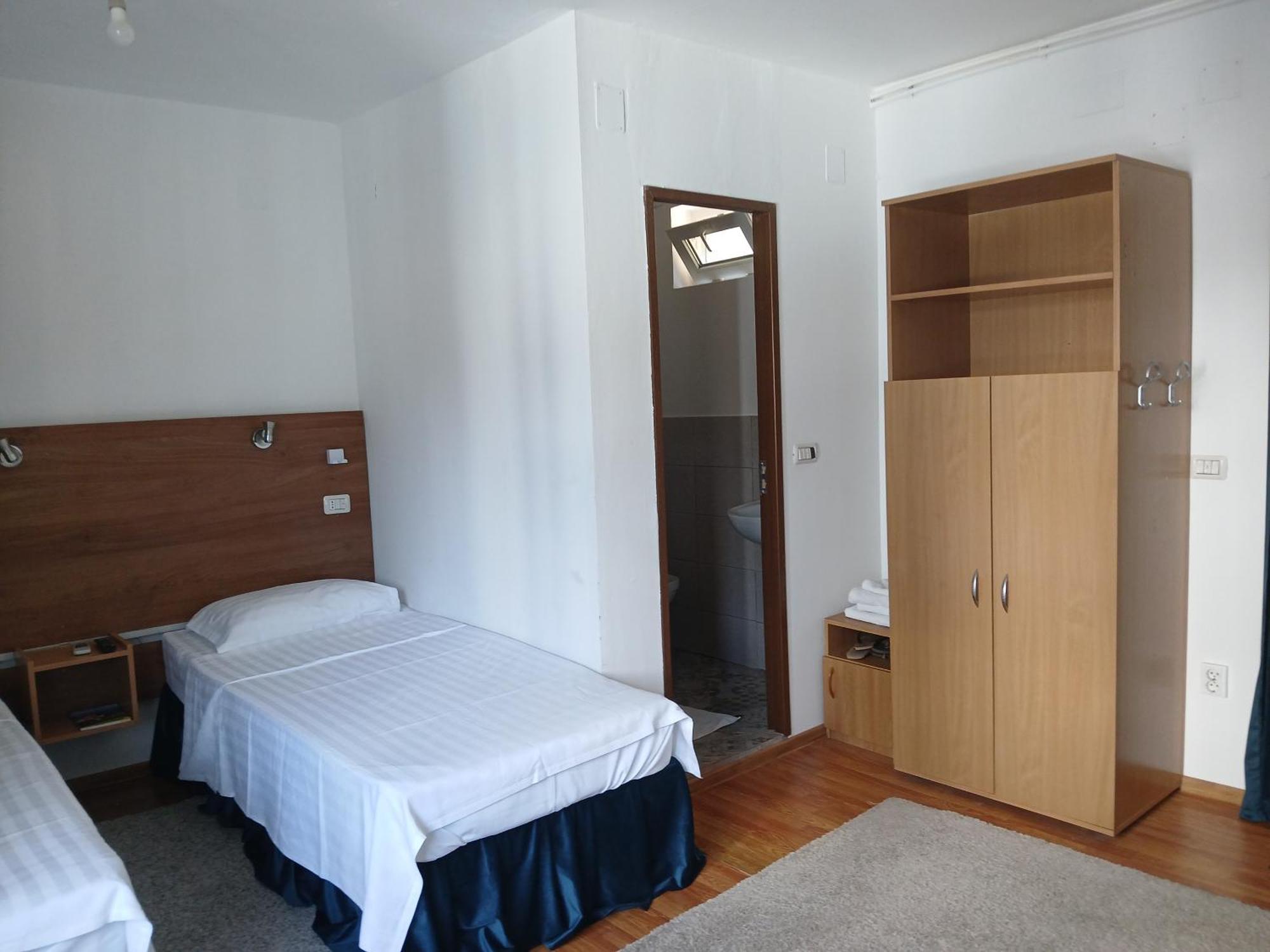 Center Walk Homestay Bucharest