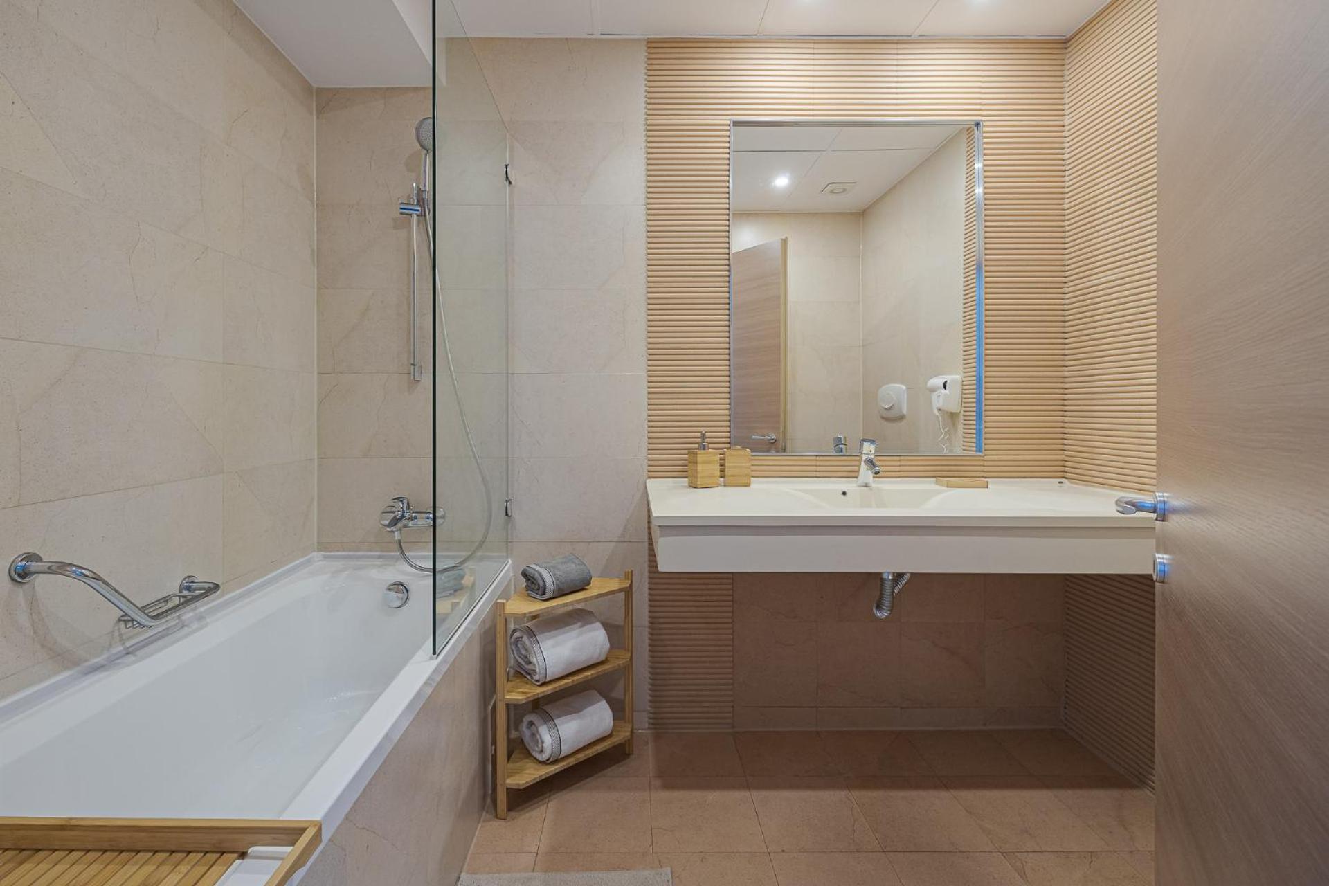 Deluxe & With Many Facilities *