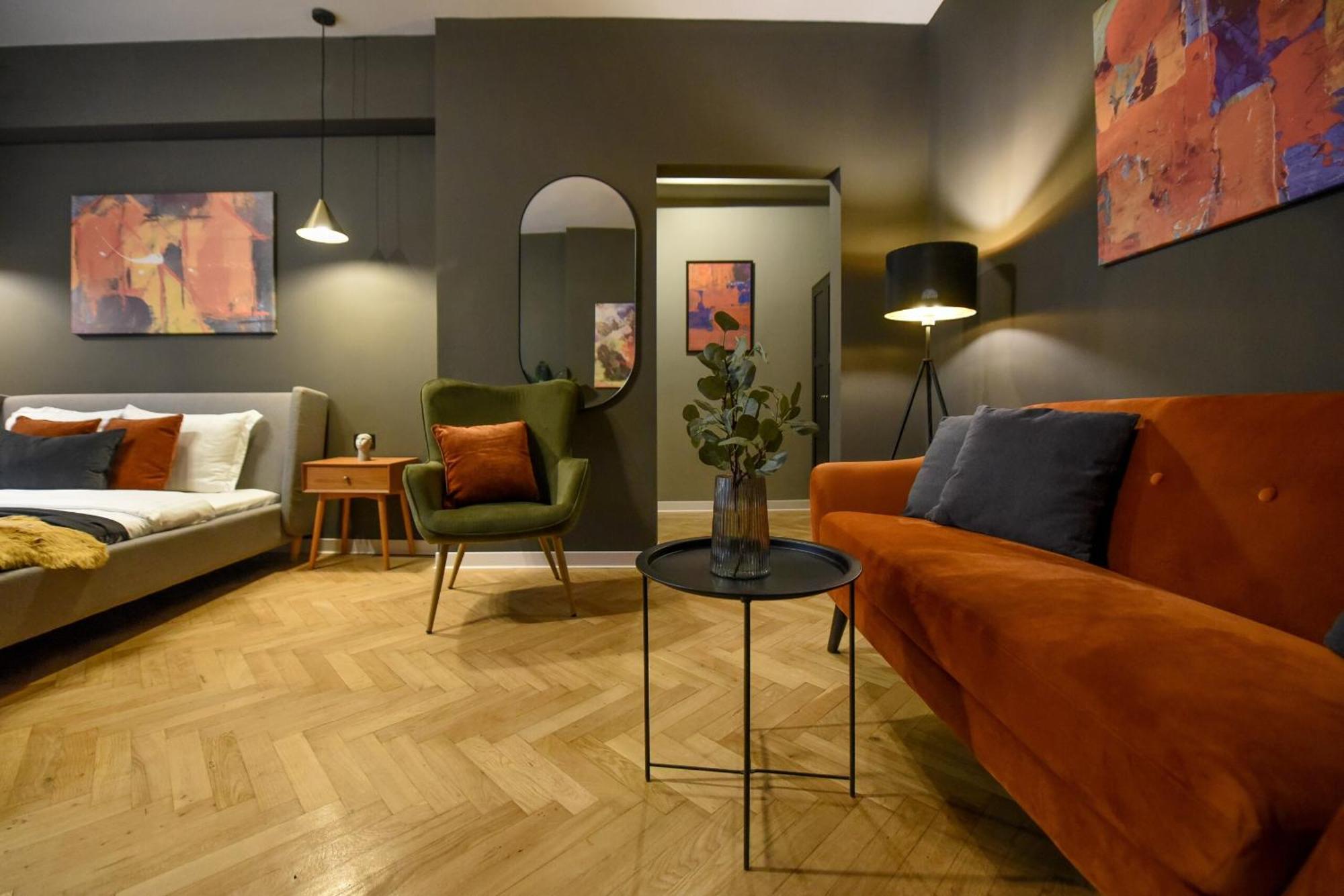 Pretty In Pink. Magheru Apartament Bucureşti