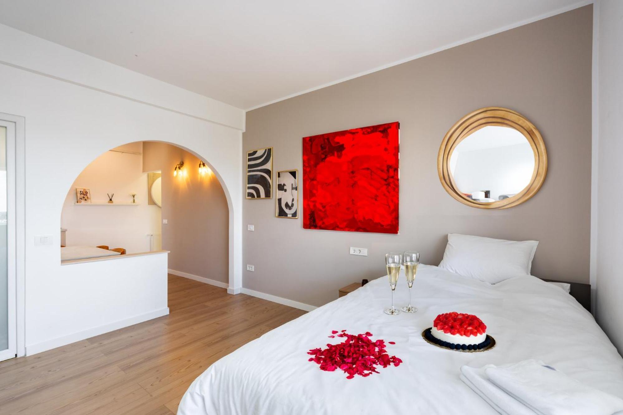 Sunset - Luxury On Calea Victoriei Apartment Bucharest