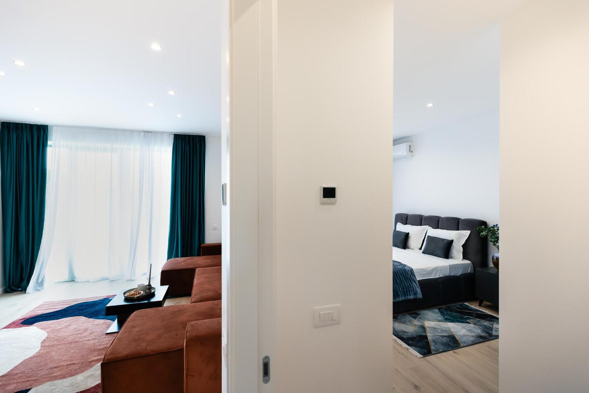 Roots Two - Tranquil Lakeview Escape With Balcony * Bucharest