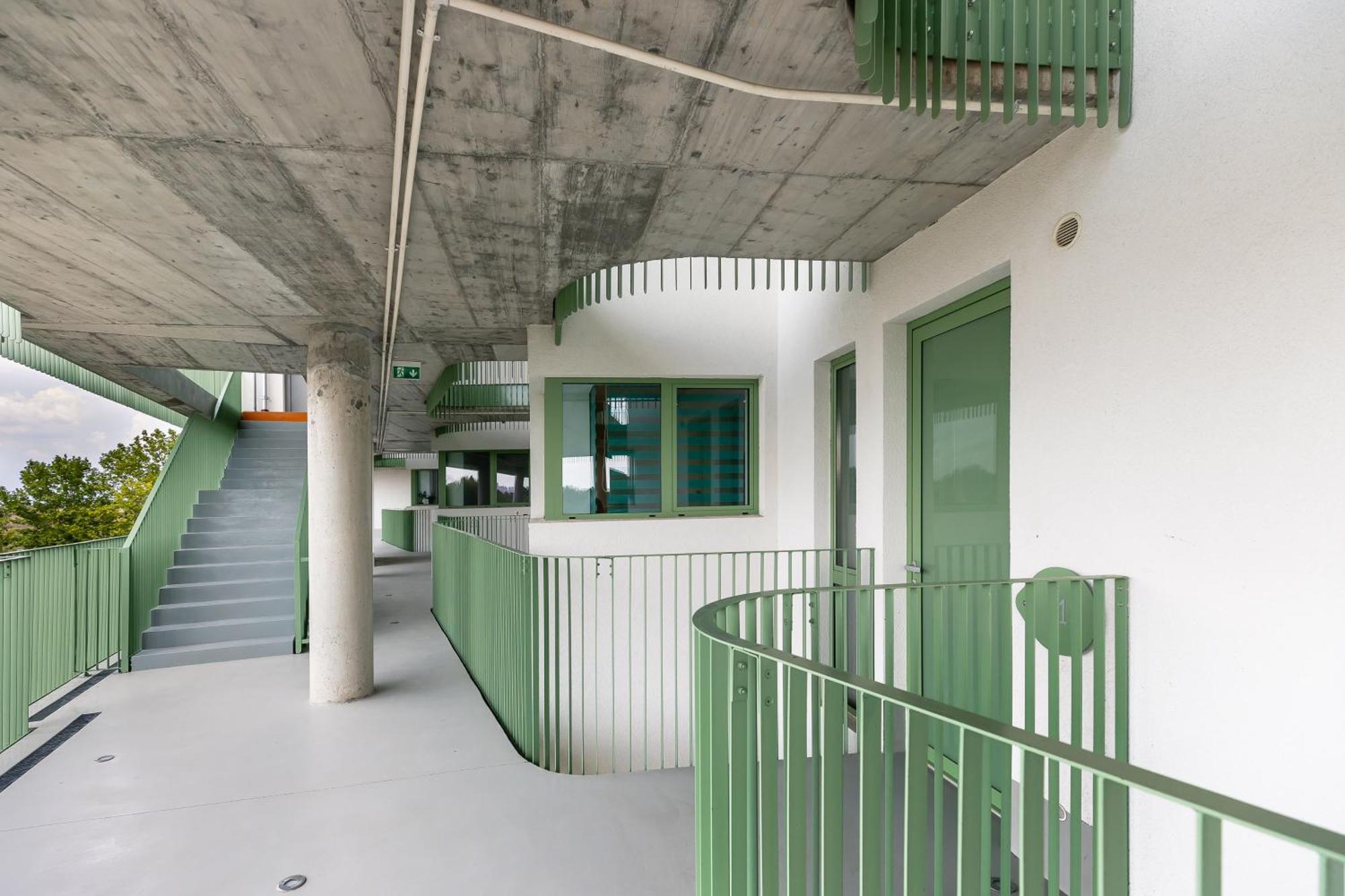 Roots Two - Tranquil Lakeview Escape With Balcony Apartment *