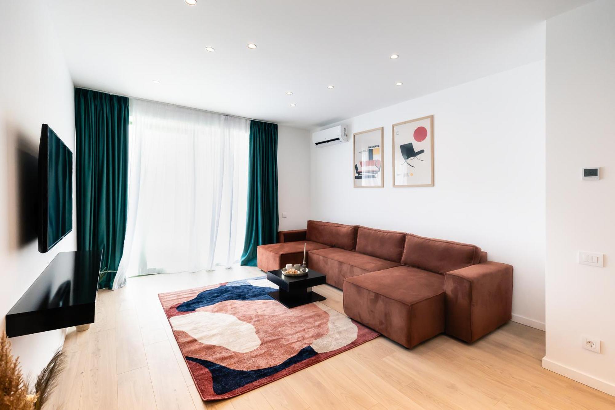 Roots Two - Tranquil Lakeview Escape With Balcony Bucharest