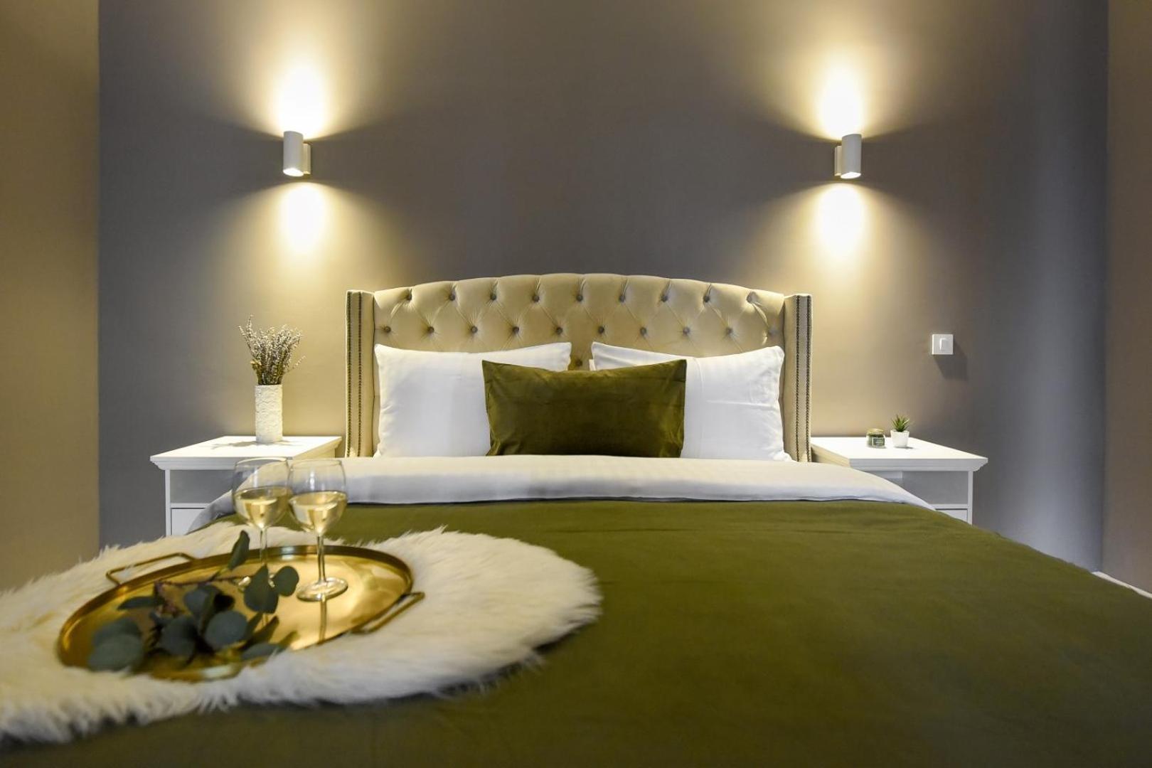 Apartamento Centrally Located 1br Retreat Near Sala Palatului