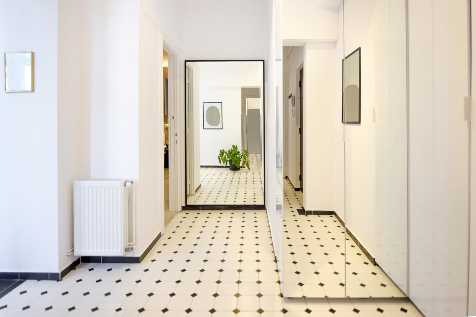 Centrally Located 1br Retreat Near Sala Palatului Bucareste
