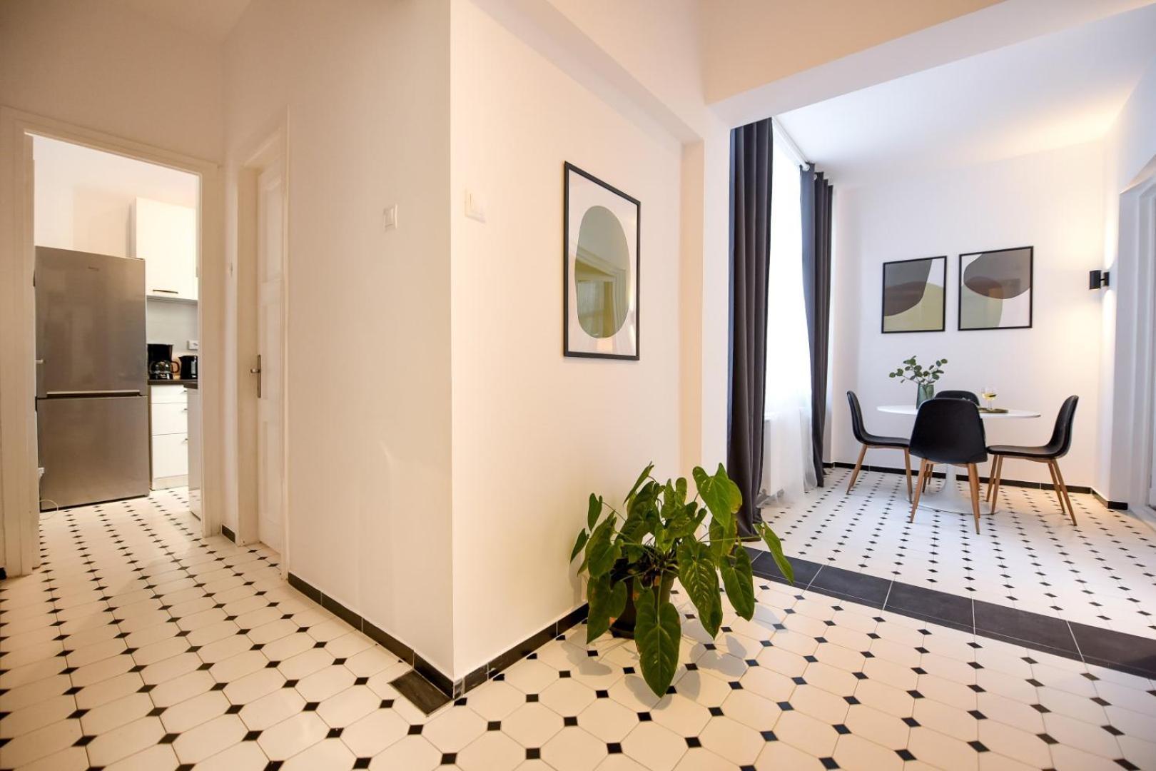 Centrally Located 1br Retreat Near Sala Palatului * Bucareste