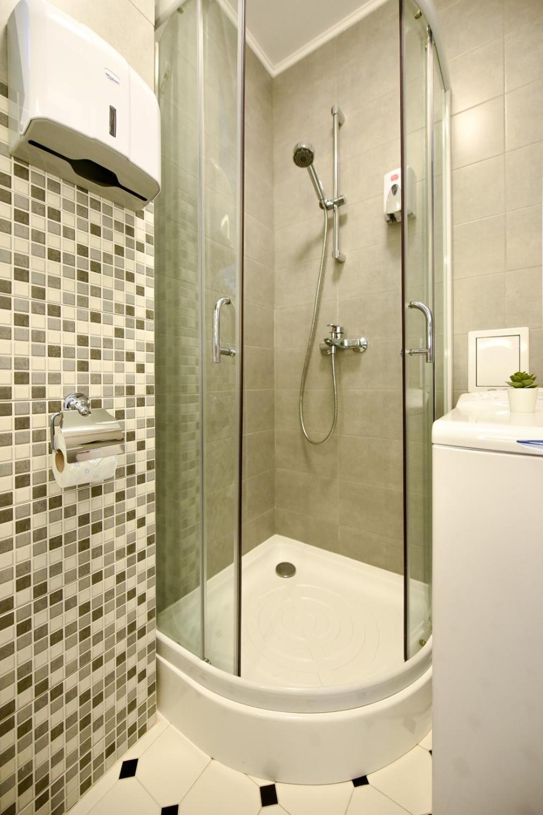 Centrally Located 1br Retreat Near Sala Palatului Bucareste