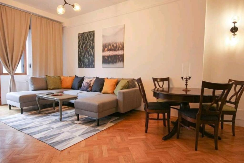 Square - Old Town Apartament *
