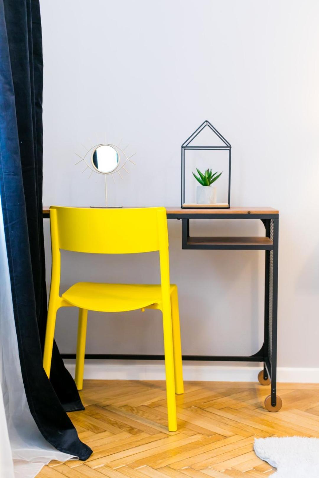 Heart Of The City - Cozy In Prime Location Apartment