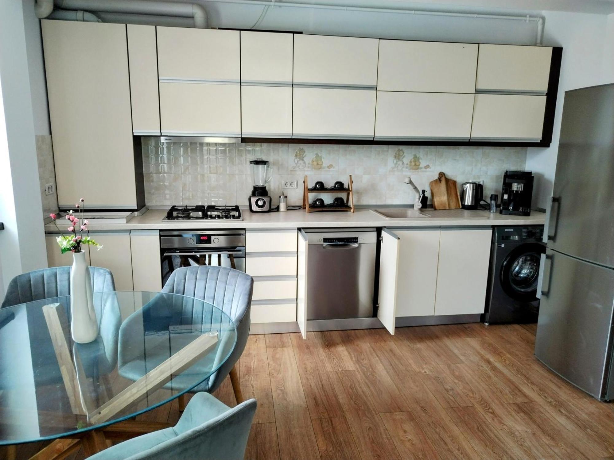 Exclusive Living Apartment *