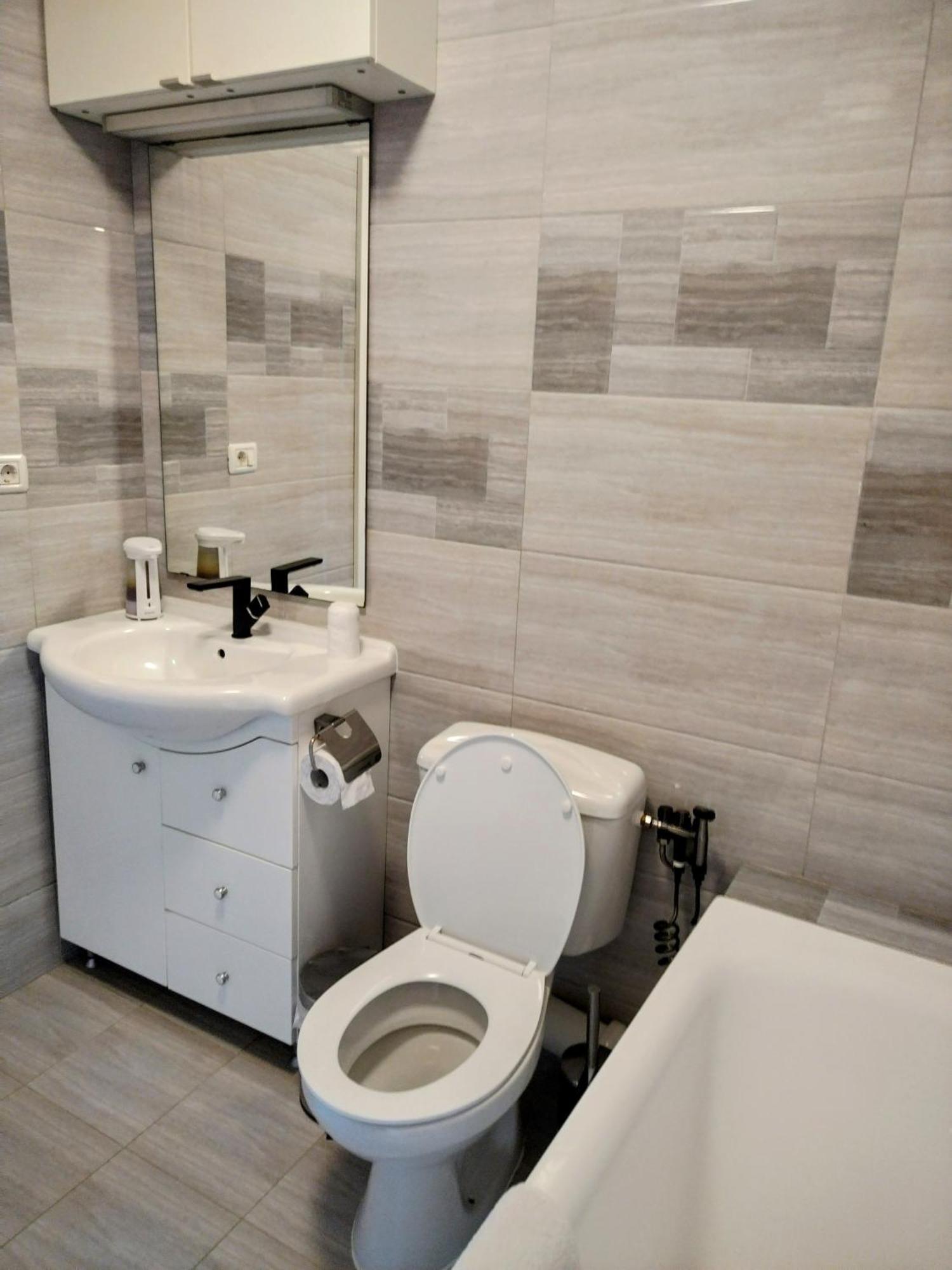 Exclusive Living Apartment *