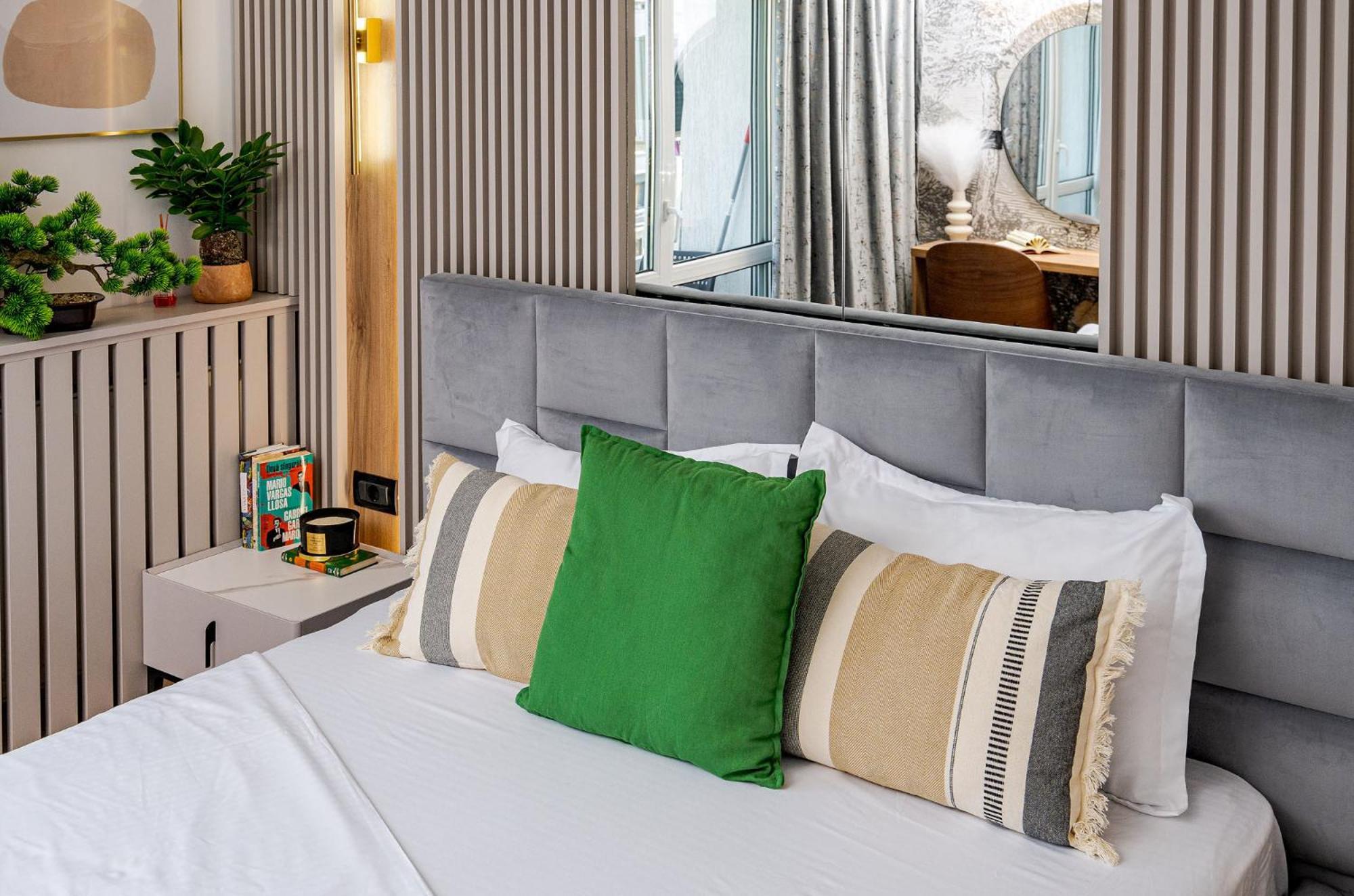Apartment Romana Vibe Elegance In The Heart Of The *