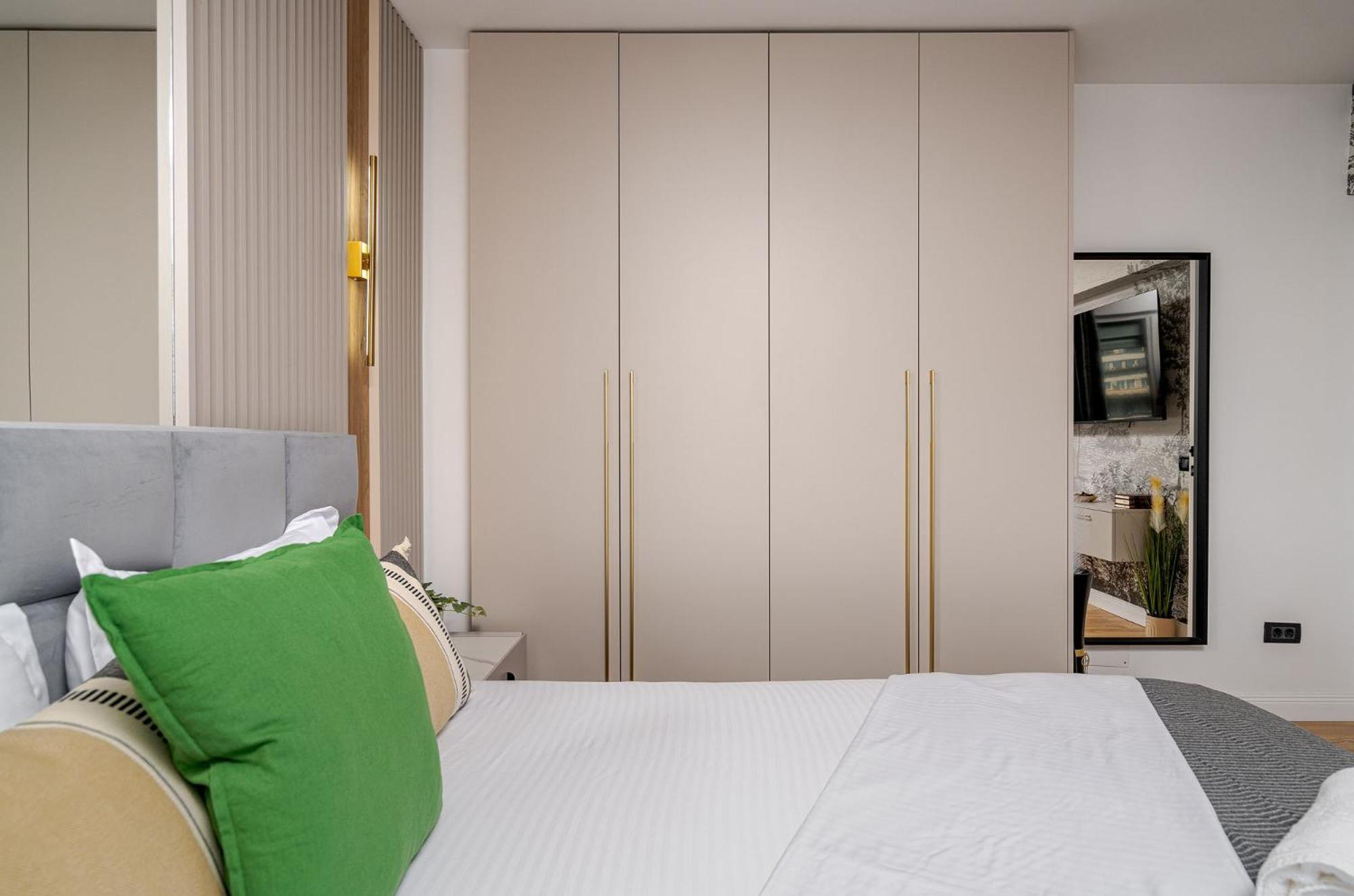 Romana Vibe Elegance In The Heart Of The Apartment