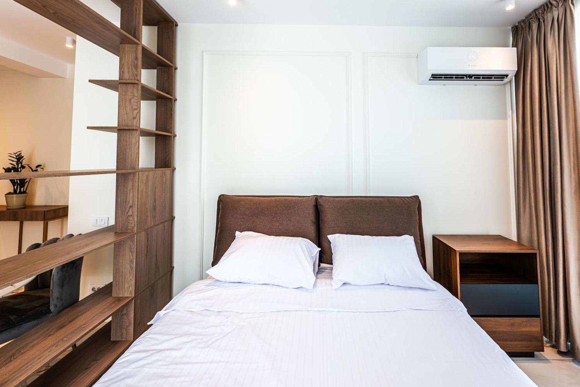 Skyline Apartment *