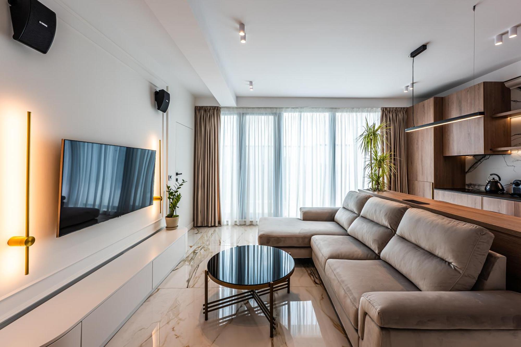 Skyline Apartment *