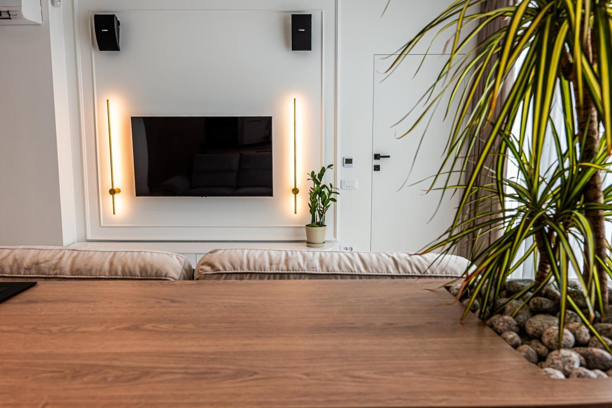 Skyline Apartment *
