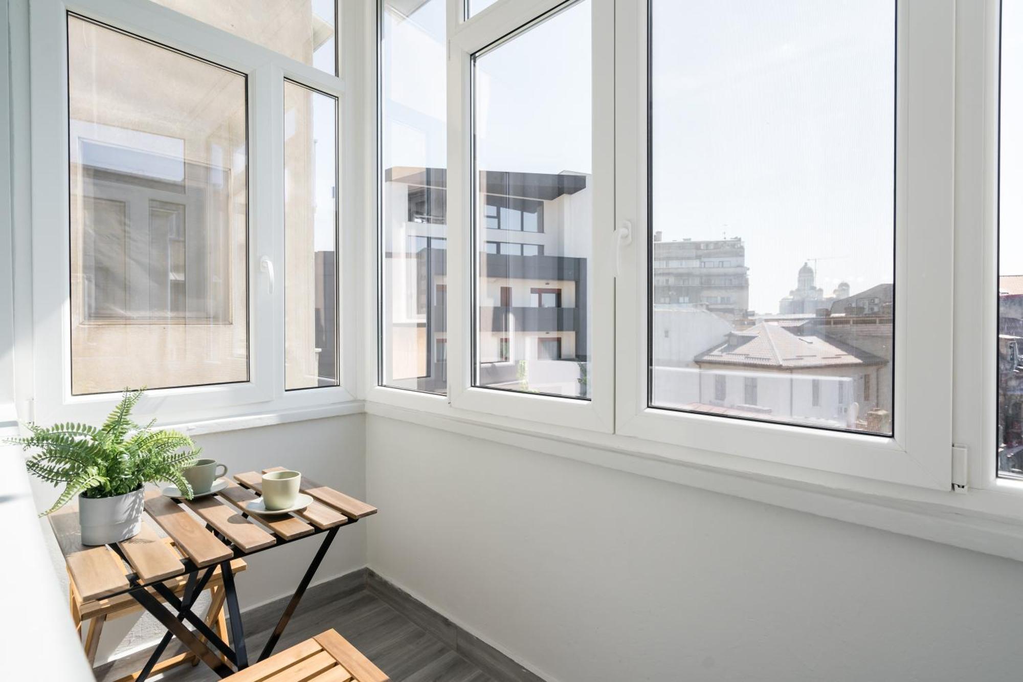 Apartment Breeze Gateway Center