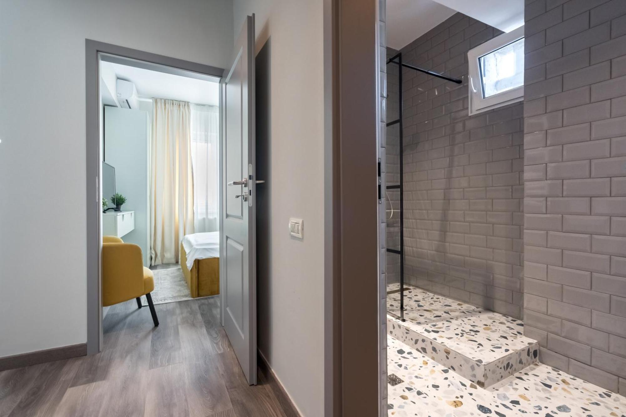 Apartment Breeze Gateway Center
