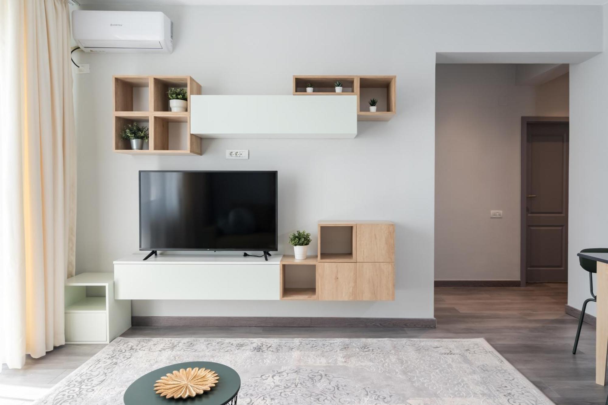 Apartment Breeze Gateway Center