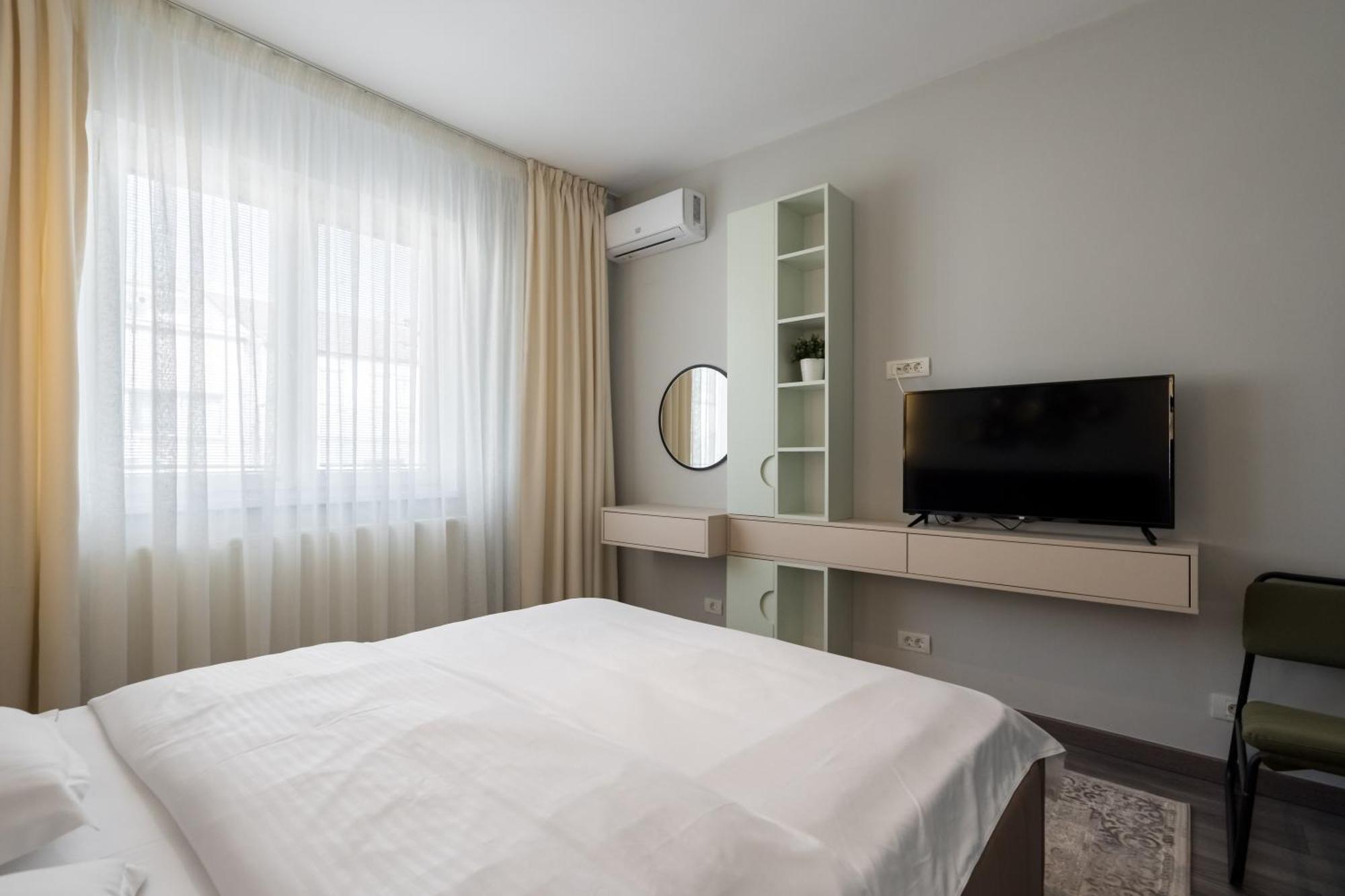 Apartment Breeze Gateway Center *