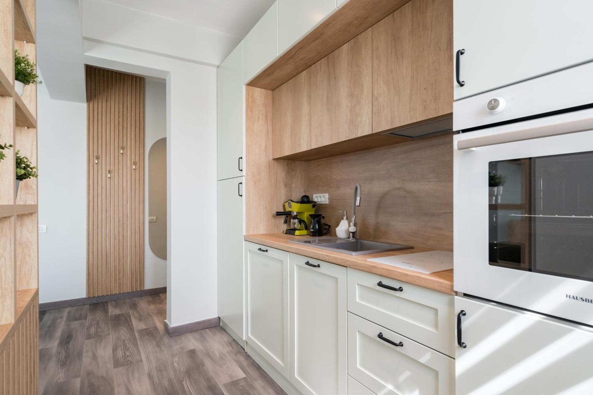 Breeze Gateway Center Apartment
