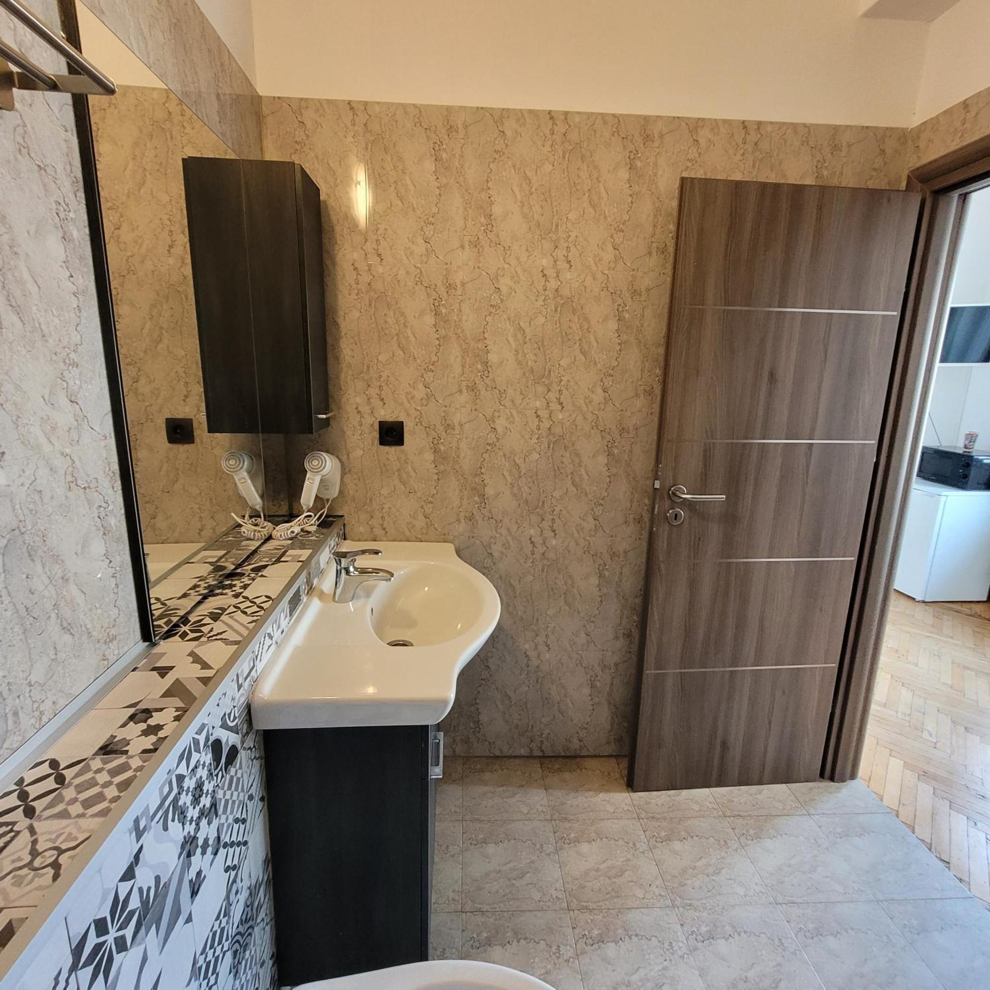 Anastasia Balcescu 1 Beautiful View Self Check In Code From 2 Pm Only Microwave * Bucareste