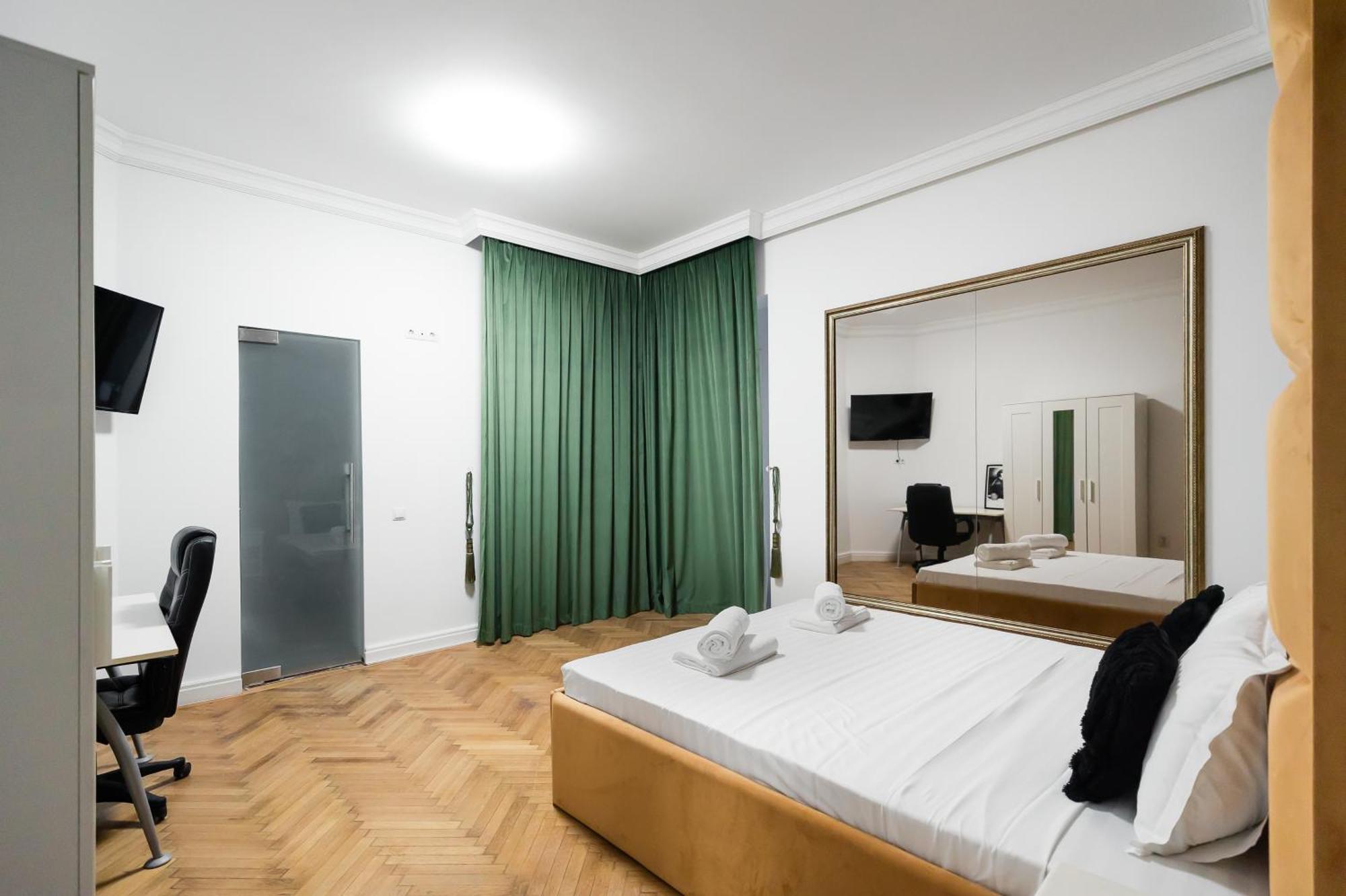 Central In Piata Romana Apartment