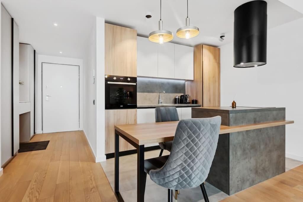 Apartment Luxurious Vibe In The Business Center, Views Bucharest
