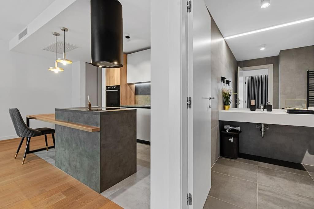 Luxurious Vibe In The Business Center, Views Apartment Bucharest