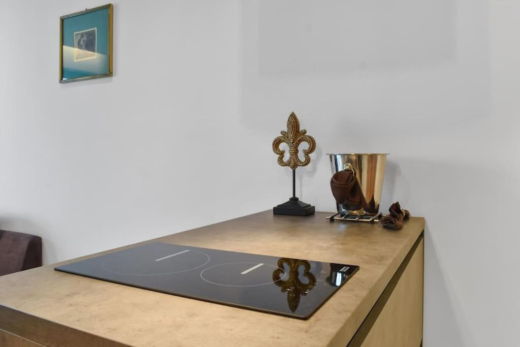 Lax Designer, Oasis Skyline Views, Parking * Bucharest
