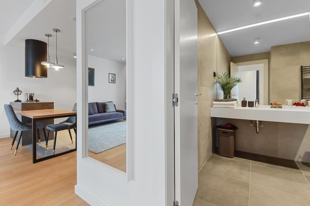 Apartment Lax Designer, Oasis Skyline Views, Parking