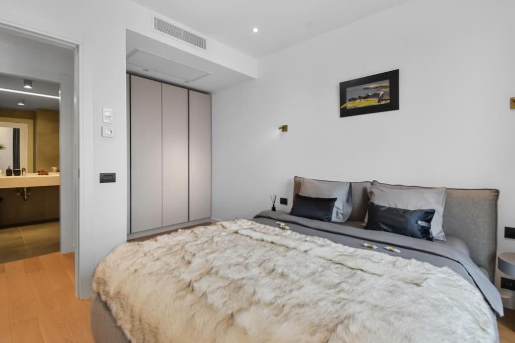 Lax Designer, Oasis Skyline Views, Parking Bucharest