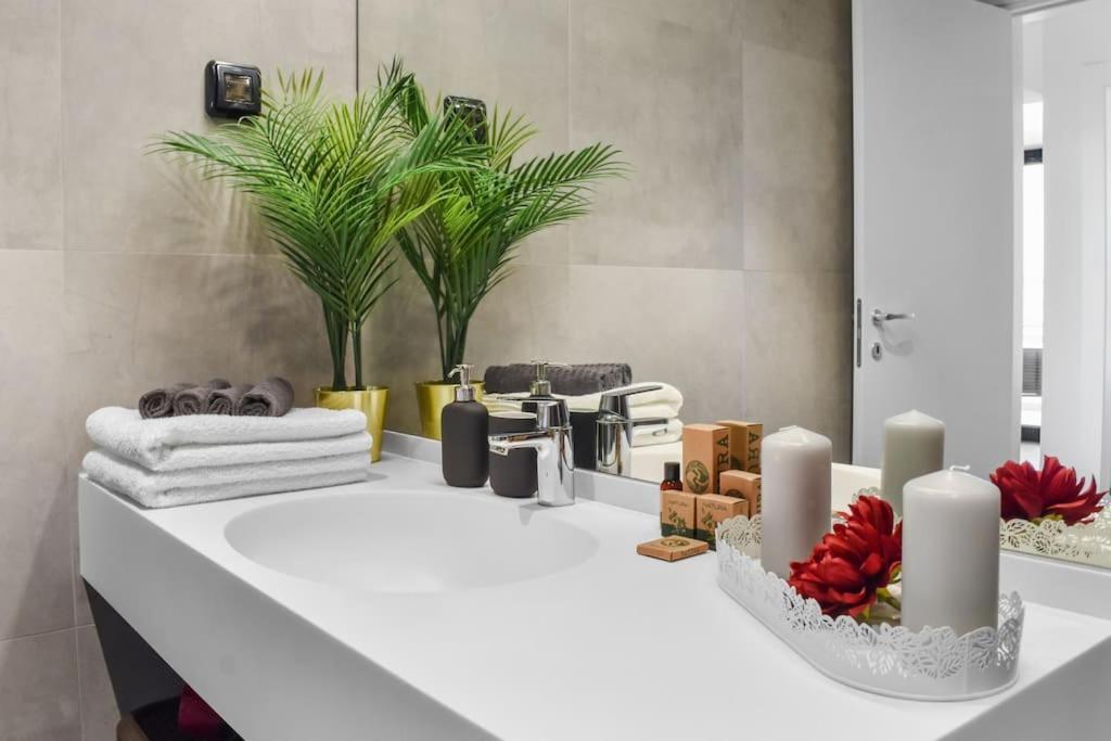 Apartment Lax Designer, Oasis Skyline Views, Parking *
