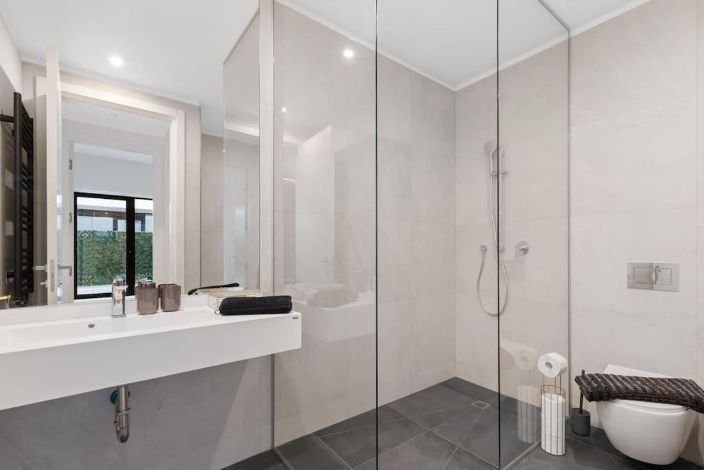 Business Panorama Loft 5star Location, Queen Beds Apartment *