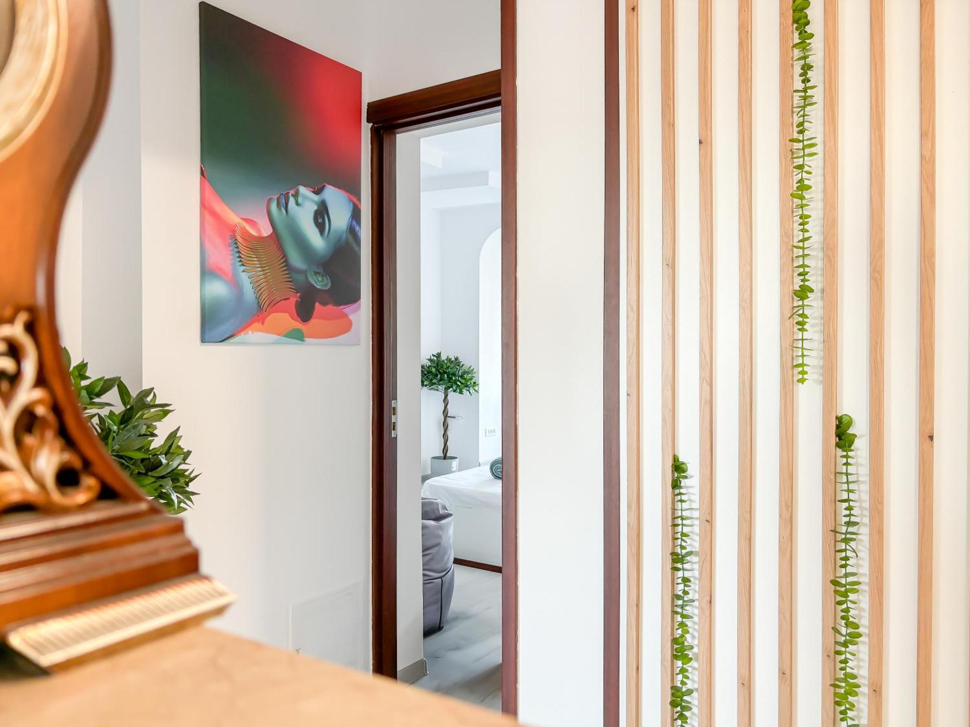Chic & Modern In Center