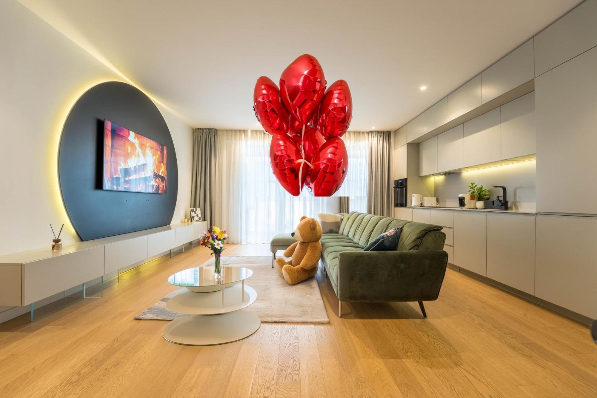 Sphere - High-end 1br Getaway Near Promenada Mall Apartment