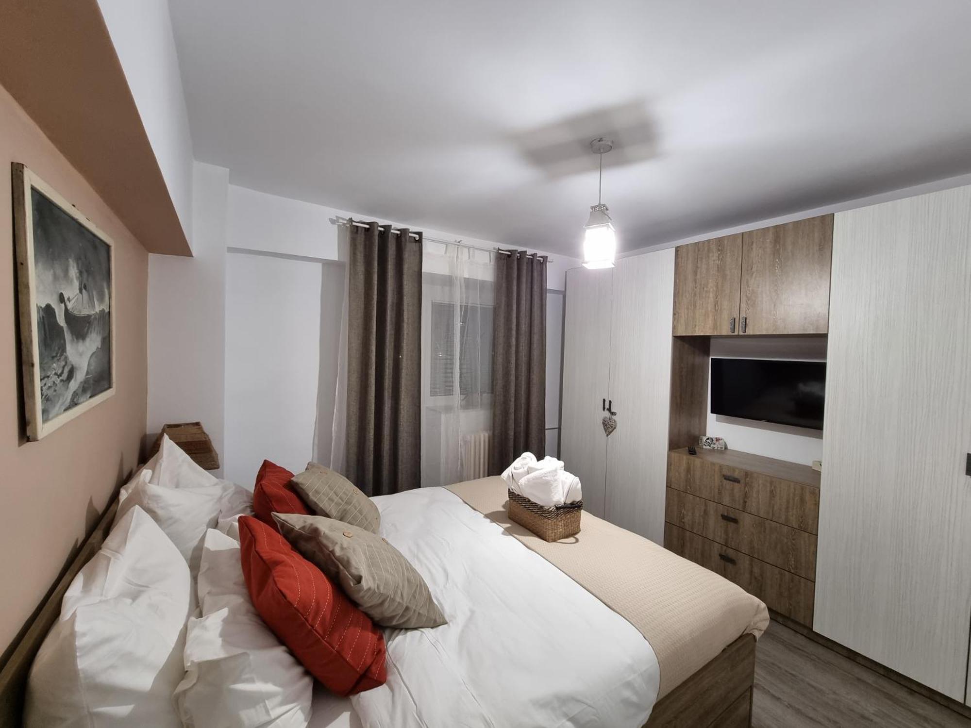 National Arena Retreat, 3 Bedroom Stylish, Cozy Flat * Bucharest