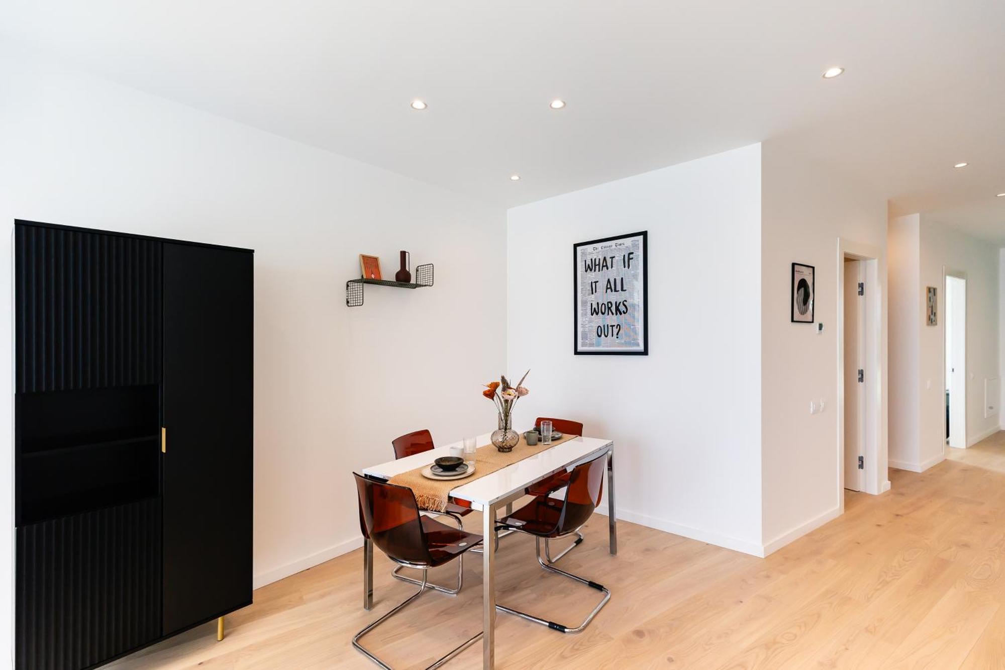 Apartament Roots One - Lakeview Escape With Balcony & Parking *