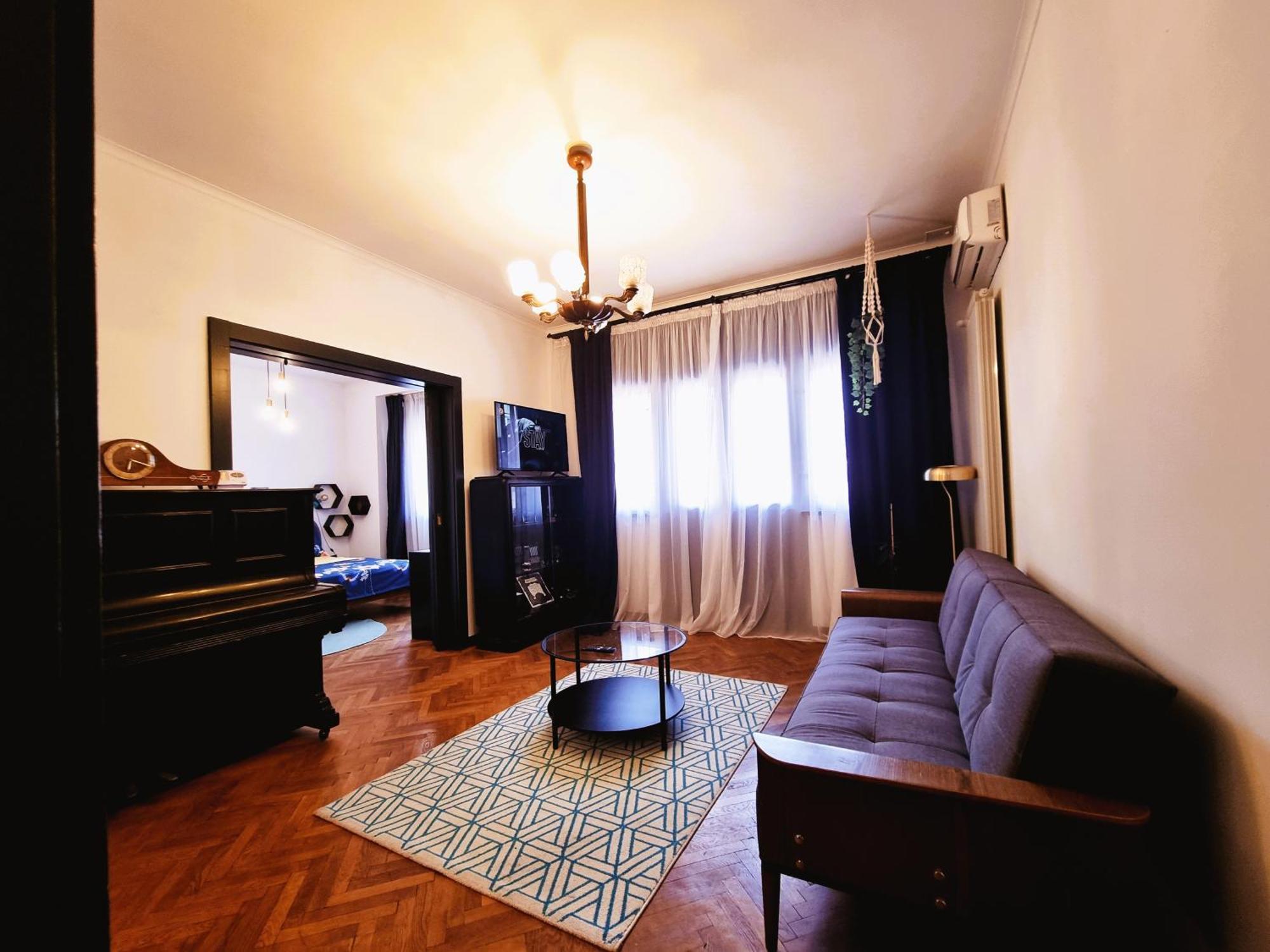 Old Town Exclusive - The Musician Bucharest
