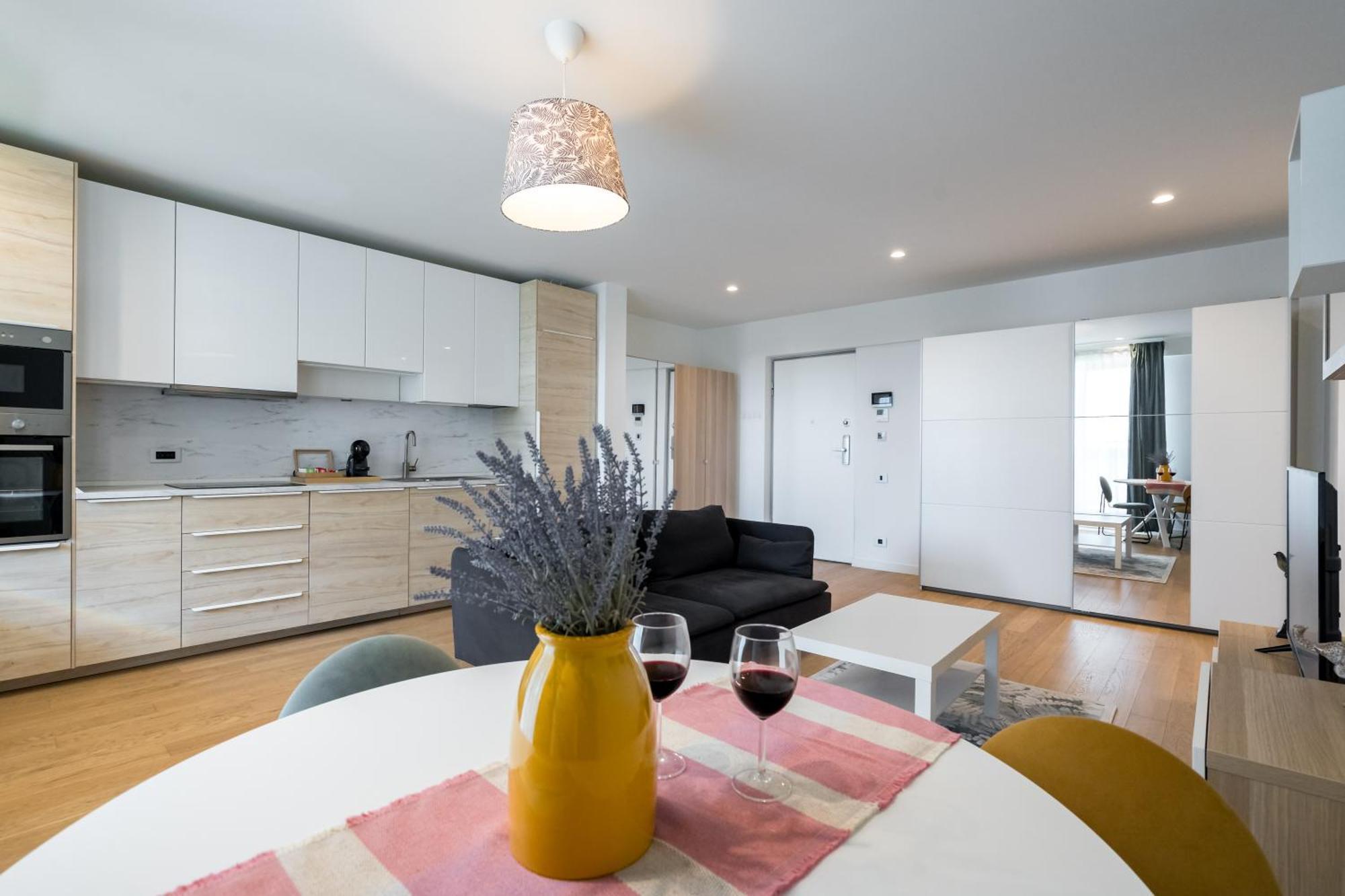 Apartment Luxury Near Promenada, 1br Bucharest