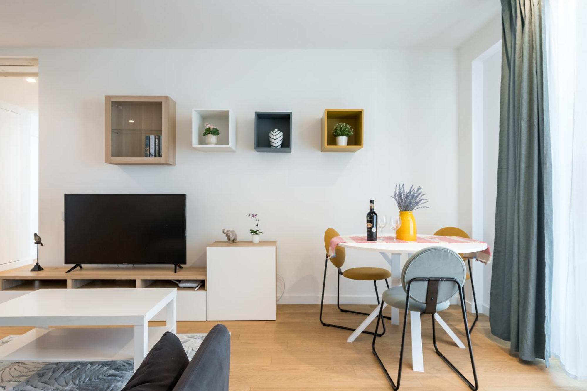 Luxury Near Promenada, 1br Apartment Bucharest