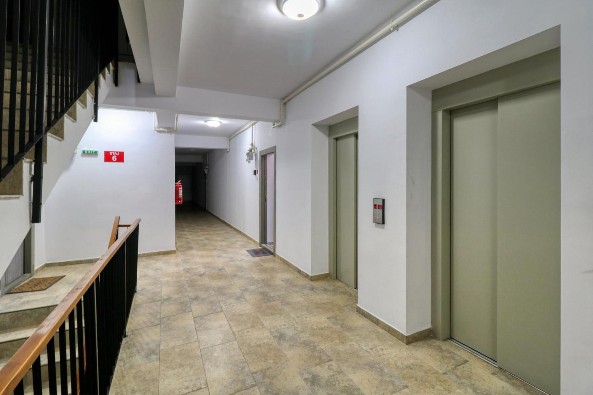 Apartment Homie - Private Parking - Self Check-in *