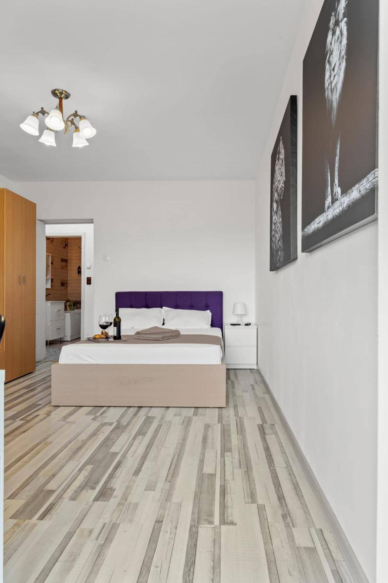 Tell - Cozy Quiet Bucharest